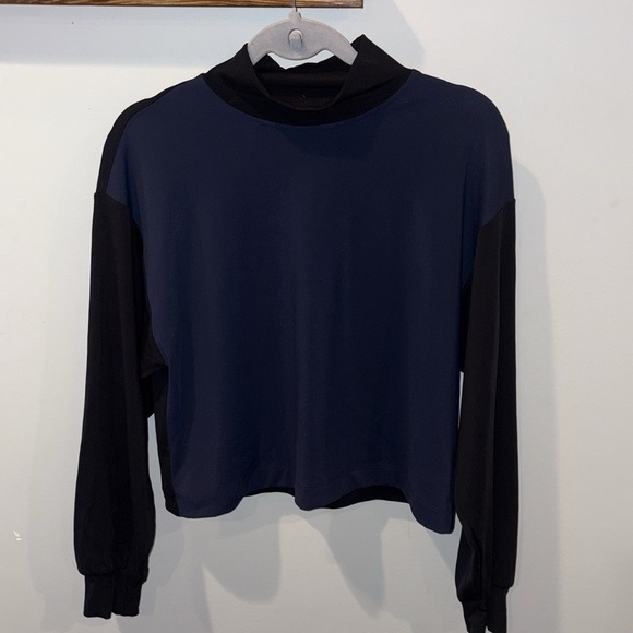 Athleta Venice Colorblock Crop Mockneck Sweatshirt Size Small Navy/Black - Picture 6 of 13